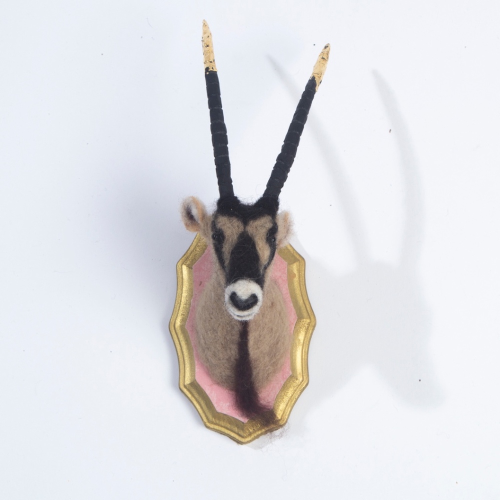 TUFTED FELT ORYX WALL HANGING